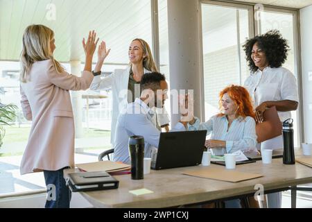 Geschäftskollegen feiern Erfolge. Geschäftskonzept. Stockfoto
