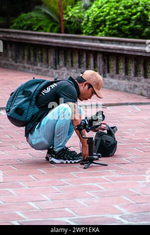 Leute, die auf den Straßen von Hanoi arbeiten. Stockfoto