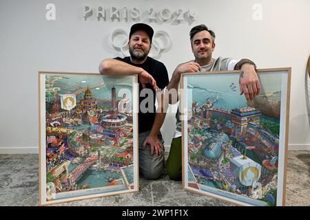 ©PHOTOPQR/OUEST FRANCE/Stéphane Geufroi ; Paris ; 19/02/2024 ; Le directeur du Design de Paris 2024, Joachim Roncin et l'illustrateur et dessinateur Ugo Gattoni présentent l'affiche des jeux olympiques Paris 2024. Paris, Frankreich, 19. februar 2024 das Poster für die Olympischen Spiele 2024 in Paris. Stockfoto