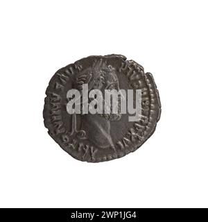 Silberdenar, geprägt 152-153 während der Herrschaft des römischen Kaisers Antoninus Pius, mit Porträt und Inschriften. Stockfoto