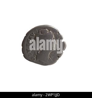 Denar-Münze, die nach 141 unter dem römischen Kaiser Antoninus Pius und Kaiser Faustina dem Älteren ausgegeben wurde, mit kaiserlichen Porträts und römischen Inschriften. Stockfoto