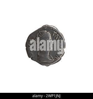 Denar, ausgestellt nach 141 n. Chr., zeigt Kaiser Antoninus Pius und Kaiserin Faustina den Älteren mit kaiserlichen Porträts und Inschriften, die typisch für römische Münzprägungen des 2. Jahrhunderts sind. Stockfoto