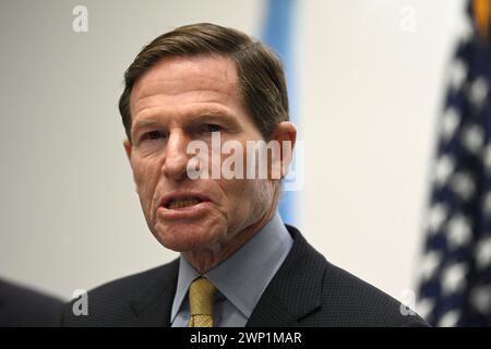 Lemberg, Ukraine - 23. Februar 2024: US-Senator Richard Blumenthal während einer Pressekonferenz in Lemberg, Ukraine. Stockfoto
