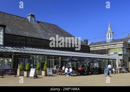 Die Teestuben in den Pavilion Gardens, Spa Town of Buxton, Peak District National Park, Derbyshire, England, Großbritannien Stockfoto