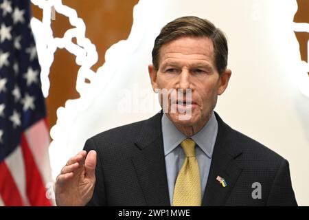 Lemberg, Ukraine - 23. Februar 2024: US-Senator Richard Blumenthal während einer Pressekonferenz in Lemberg, Ukraine. Stockfoto