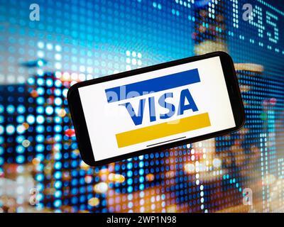 Konskie, Polen. Januar 2024. In dieser Abbildung wird das Firmenlogo von Visa auf einem Smartphone-Bildschirm angezeigt. (Foto: Piotr SWAT/SOPA Images/SIPA USA) *** ausschließlich für redaktionelle Nachrichten *** Credit: SIPA USA/Alamy Live News Stockfoto