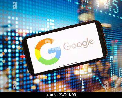 Konskie, Polen. Januar 2024. In dieser Abbildung wird das Firmenlogo von Google auf einem Smartphone angezeigt. Quelle: SOPA Images Limited/Alamy Live News Stockfoto