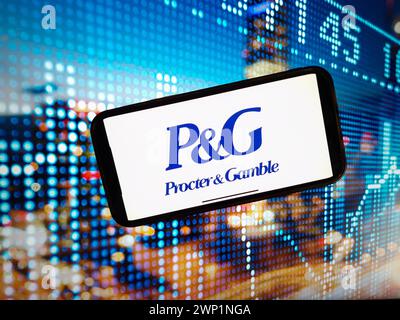 Konskie, Polen. Januar 2024. In dieser Abbildung wird das Logo des Unternehmens Procter and Gamble auf einem Smartphone-Bildschirm angezeigt. Quelle: SOPA Images Limited/Alamy Live News Stockfoto