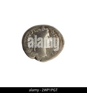 Römischer Silberdenar, ausgestellt unter Kaiser Antoninus Pius zwischen 145 und 161 n. Chr., zeigt römische Kaiserikonographie einschließlich Kaiserporträt und Inschriften. Stockfoto