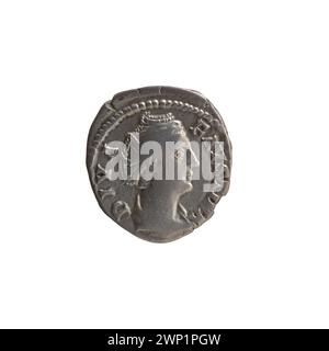 Römische Denarmünze nach 141, ausgestellt unter Antoninus Pius und Faustina dem Älteren, mit Silberkomposition, kaiserlichem Porträt und Inschriften. Stockfoto