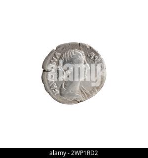 Ein Denar, ausgestellt zwischen 161 und 176 n. Chr. unter Kaiser Marcus Aurelius und Kaiserin Faustina der Jüngeren, mit kaiserlichen Porträts und Inschriften. Stockfoto