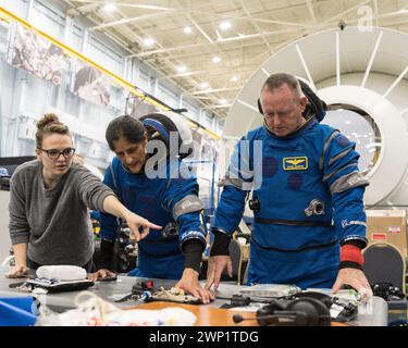 JOHNSON SPACE CENTER, HOUSTON, TEXAS, USA - 02. November 2022 - Boeing Crew Flight Test (CFT) Astronauten Butch Wilmore, Suni Williams Stockfoto