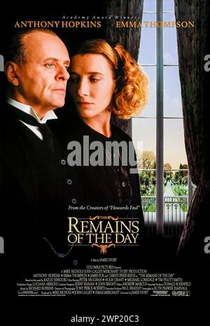 The Remains of the Day (1993) von James Ivory mit Anthony Hopkins, Emma Thompson und John Haycraft. Adaption von Kazuo Ishiguro Roman über einen Butler, der in den Jahren vor dem Zweiten Weltkrieg Körper und Seele für den Dienst opferte, nur um zu entdecken, wie fehlgeleitet seine Loyalität zu Lord Darlington war. Foto eines Original-Posters aus dem Jahr 1993 (US-1-Blatt). ***NUR REDAKTIONELLE VERWENDUNG*** Credit: BFA / Columbia Pictures Stockfoto