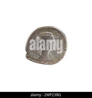 Denar-Münze, die zwischen 193-196 n. Chr. unter der römischen Kaiserin Julia Domna ausgegeben wurde, mit ihrem Porträt, kaiserlichen Inschriften und der klassischen römischen Münzmetallkomposition. Stockfoto