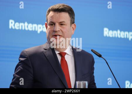 Hubertus Heil , Bundesminister für Arbeit und Soziales, Deutschland, Berlin, BMAS, Pressekonferenz, Thema: Rentenpaket II *** Hubertus Heil , Bundesminister für Arbeit und Soziales, Deutschland, Berlin, BMAS, Pressekonferenz, Thema Pensionspaket II Stockfoto