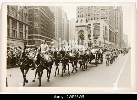 New York. Dirigent Ignacy Jan Paderewski zum Bahnhof Pennsylvania; 1941 (1941-00-00-1941-00-00); New York (Vereinigte Staaten von Amerika), Paderewski, Ignacy Jan (1860-1941), Architektur, amerikanische Architektur, Geschenk (Provenienz), Beerdigung, Pferde, Beerdigung Stockfoto