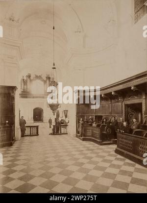 Eine Fotografie des Inneren der Bernardinenkirche bei Kielce um 1890, die das Presbyterium, den Musikchor und die Stände zeigt, die polnische Sakralarchitektur illustriert, aus Leopold Méyet's Sammlung, die Provenienz dokumentiert ist. Stockfoto