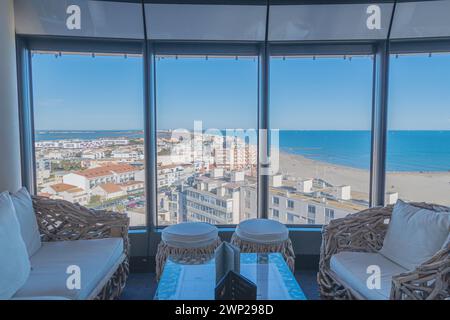 Palavas-les-Flots, Frankreich - 13. Februar 2024: Panoramablick von der Bar des Phare de la Méditerranée in Palavas-les-Flots, im Süden von Franc Stockfoto