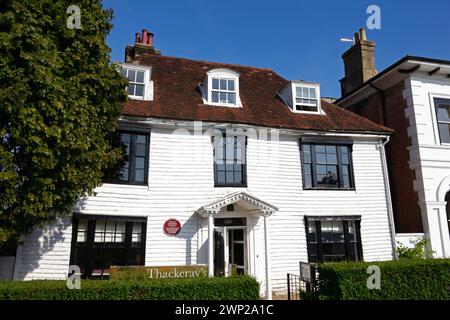 Thackeray's Restaurant, ein typisches kentish-Gebäude mit weiß gestrichenen Wetterbrettern, Tunbridge Wells, Kent, England Stockfoto