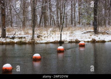 Der South Holston River und Osceola Island während eines Schneereignisses in Bristol, Tennessee. Stockfoto