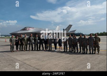 Community Event stellt F-35 Lighting II in Brunei auf der Royal Brunei Air Force Base Rimba, Brunei, 1. März 2024 vor Stockfoto