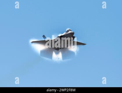 Ein F-35A Lightning II startet während des Heritage Flight Training Courses auf der Davis-Monthan Air Force Base, Ariz. Von der Fluglinie Stockfoto