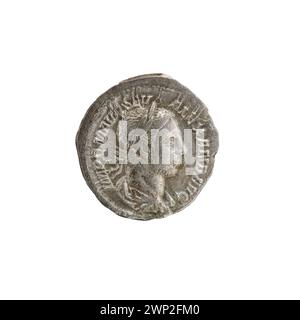 Dieser römische Denar von 227 n. Chr. zeigt Kaiser Alexander Severus mit Silberprägungen aus dem 3. Jahrhundert, kaiserliche Bilder und römischen Geldgebrauch. Stockfoto