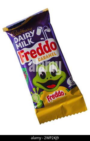 verpackt Cadbury Dairy Milk Freddo Karamell bar Schokolade isoliert auf weißem Hintergrund Stockfoto