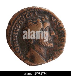 Silberdenar (AS), ausgestellt unter Antoninus Pius zwischen 145 und 161, mit kaiserlichem Porträt und Inschriften. Stockfoto