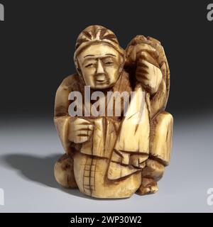 Kleiner geschnitzter japanischer Netsuke, der einen Fischer mit einem Netz darstellt, der im 18. Oder 19. Jahrhundert geschaffen wurde und detaillierte Handwerkskunst und traditionelle Kleidung zeigt. Stockfoto