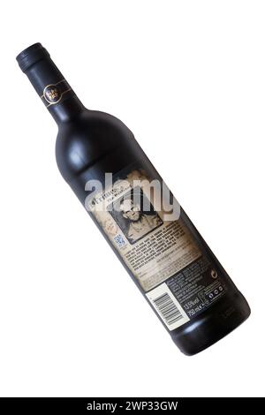 Flasche mit 19 Verbrechen der verbannte dunkle Rotwein isoliert auf weißem Hintergrund Produkt von Australien, Australien Stockfoto