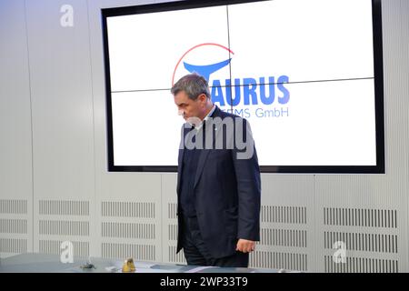 Schrobenhausen, Bayern, Deutschland - 5. März 2024: Ministerpräsident des Freistaates Bayern und CSU-Vorsitzender Dr. Markus Söder besuchen MBDA Deutschland in Schrobenhausen. Er informiert sich über Taurus-Raketen *** Ministerpräsident des Freistaates Bayern und CSU-Vorsitzender Herr Dr. Markus Söder zu Besuch bei MBDA Deutschland in Schrobenhausen. Er informiert sich über Taurus Raketen Stockfoto