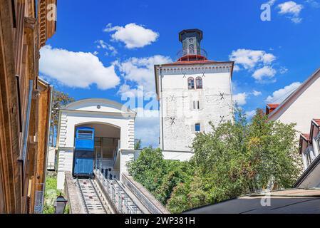 Standseilbahn und Kula Lotršèak-in Zagreb. Stockfoto