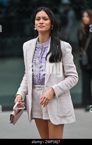 Paris, Frankreich. März 2024. Gast bei der Chanel Show während der PFW in Paris, Frankreich am 5. März 2024. Foto: Julien Reynaud/APS-Medias/ABACAPRESS.COM Credit: Abaca Press/Alamy Live News Stockfoto