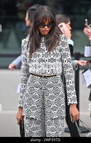 Paris, Frankreich. März 2024. Gast bei der Chanel Show während der PFW in Paris, Frankreich am 5. März 2024. Foto: Julien Reynaud/APS-Medias/ABACAPRESS.COM Credit: Abaca Press/Alamy Live News Stockfoto