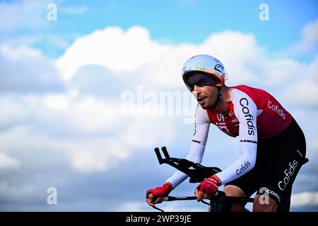 Auxerre, Frankreich. März 2024. Ein Cofidis-Fahrer in Aktion während der dritten Etappe des 8-tägigen Radrennens Paris-Nizza, einem Team-Zeitfahren von 26,9km von und nach Auxerre, Frankreich, Dienstag, den 05. März 2024. BELGA FOTO JASPER JACOBS Credit: Belga News Agency/Alamy Live News Stockfoto