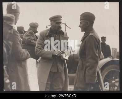 Foto von General Rydz-Śmigły, der 1920 an die Front zurückkehrt, zeigt Józef Piłsudski, Militäruniformen und Ereignisse aus dem Polnisch-bolschewistischen Krieg. Stockfoto