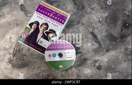DVD des Spielfilms Suffragette aus dem Jahr 2015 ein historisches Drama über den Protest im frühen 20. Jahrhundert für britische Frauen, um die Wahl zu erhalten. Stockfoto