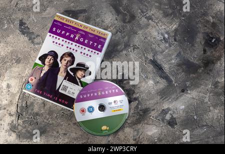 DVD des Spielfilms Suffragette aus dem Jahr 2015 ein historisches Drama über den Protest im frühen 20. Jahrhundert für britische Frauen, um die Wahl zu erhalten. Stockfoto