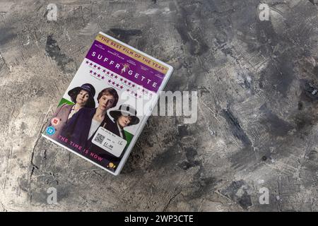 DVD des Spielfilms Suffragette aus dem Jahr 2015 ein historisches Drama über den Protest im frühen 20. Jahrhundert für britische Frauen, um die Wahl zu erhalten. Stockfoto