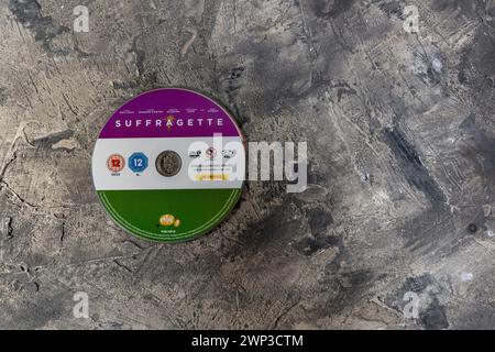 DVD des Spielfilms Suffragette aus dem Jahr 2015 ein historisches Drama über den Protest im frühen 20. Jahrhundert für britische Frauen, um die Wahl zu erhalten. Stockfoto