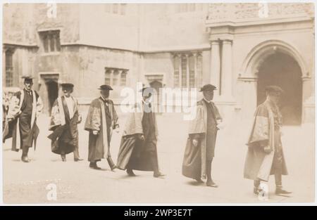 Ignacy Jan Paderewski (1860-1941), Erbin des College in Oxford, während der feierlichen Begehung des Titels Honoris Causa auf dem Gebiet des Rechts, den ihm die Universität Oxford im Mai 1919 verliehen hat; Turner, E.E. (FL. CA 1920); 23.06.1920 (1920-00-00-1920-00);Oksford (Großbritannien), Paderewski, Ignacy Jan (1860-1941), Paderewski, Ignacy Jan (1860-1941)- Ikonographie, Paderewski, Ignacy Jan (1860-1941)- Sammlung, University of Oxford (Großbritannien- ante 1167- ), Englisch (Kultur), Bires, Ehrendoktoren, Komponisten, Musiker, Pianisten, Porträts, Männerporträts, Kleid (Kleidung) Stockfoto