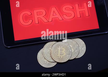 Symbolbild: Bitcoin Crash, der Kurs ist gefallen, Credit: HMP/Alamy Stockfoto