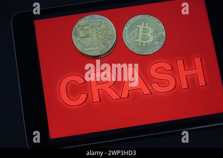 Symbolbild: Bitcoin Crash, der Kurs ist gefallen, Credit: HMP/Alamy Stockfoto