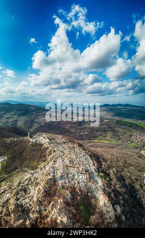 Die antike thrakische Stadt Perperikon, von der angenommen wird, dass sie ein heiliger Ort war, befindet sich im Südwesten Bulgariens. Der Name Perperikon stammt aus der Zeit Stockfoto