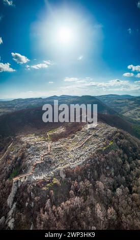 Die antike thrakische Stadt Perperikon, von der angenommen wird, dass sie ein heiliger Ort war, befindet sich im Südwesten Bulgariens. Der Name Perperikon stammt aus der Zeit Stockfoto