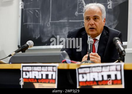 Università Roma Tre, la facoltà di Giurisprudenza accoglie un incontro sulle condizione carcerarie di Ilaria Salis in Ungheria con Gianfranco Quagliarulo, presidente dell'ANPI, il Magnifico Rettore Massimiliano Fiorucci e Roberto Salis, il Padre di Iaria Salis - Cronaca - Roma, Italia - Martedì, 05 Marzo 2024 (Foto Cecilia Fabiano) die Rechtsfakultät der Universität Roma Tre veranstaltet ein Treffen über die Haftbedingungen von Ilaria Salis in Ungarn mit Gianfranco Quagliarulo, dem Präsidenten der ANPI, dem großartigen Rektor Massimiliano Fiorucci und Roberto Salis, dem Vater von Iaria Salis Stockfoto