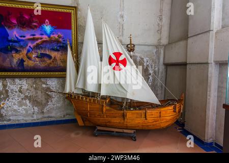 Eine Modellnachbildung der Nina im Museum des Columbus Lighthouse in Santo Domingo, Dominikanische Republik. Stockfoto