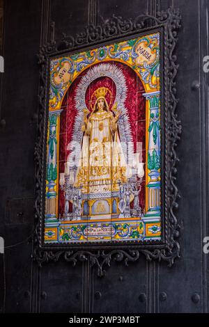 Eingang der Kirche unserer Lieben Frau von Barmherzigkeit, fertiggestellt 1555 n. Chr., in der alten Kolonialstadt Santo Domingo, die zum UNESCO-Weltkulturerbe in der Dominikanischen Republik gehört Stockfoto