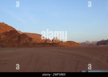 Der Königspalast von Petra, auch bekannt als Qasr al-Bint, ist eine bedeutende archäologische Stätte in Petra, Jordanien. Er diente als Haupttempel des Stockfoto